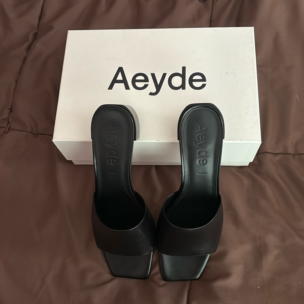 BRAND NEW Woman’s Aeyde Black Libby Napa Leather Heeled Sandals, size 42